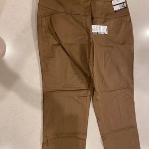 New York & Co women’s size 4 ankle crop pant Tan